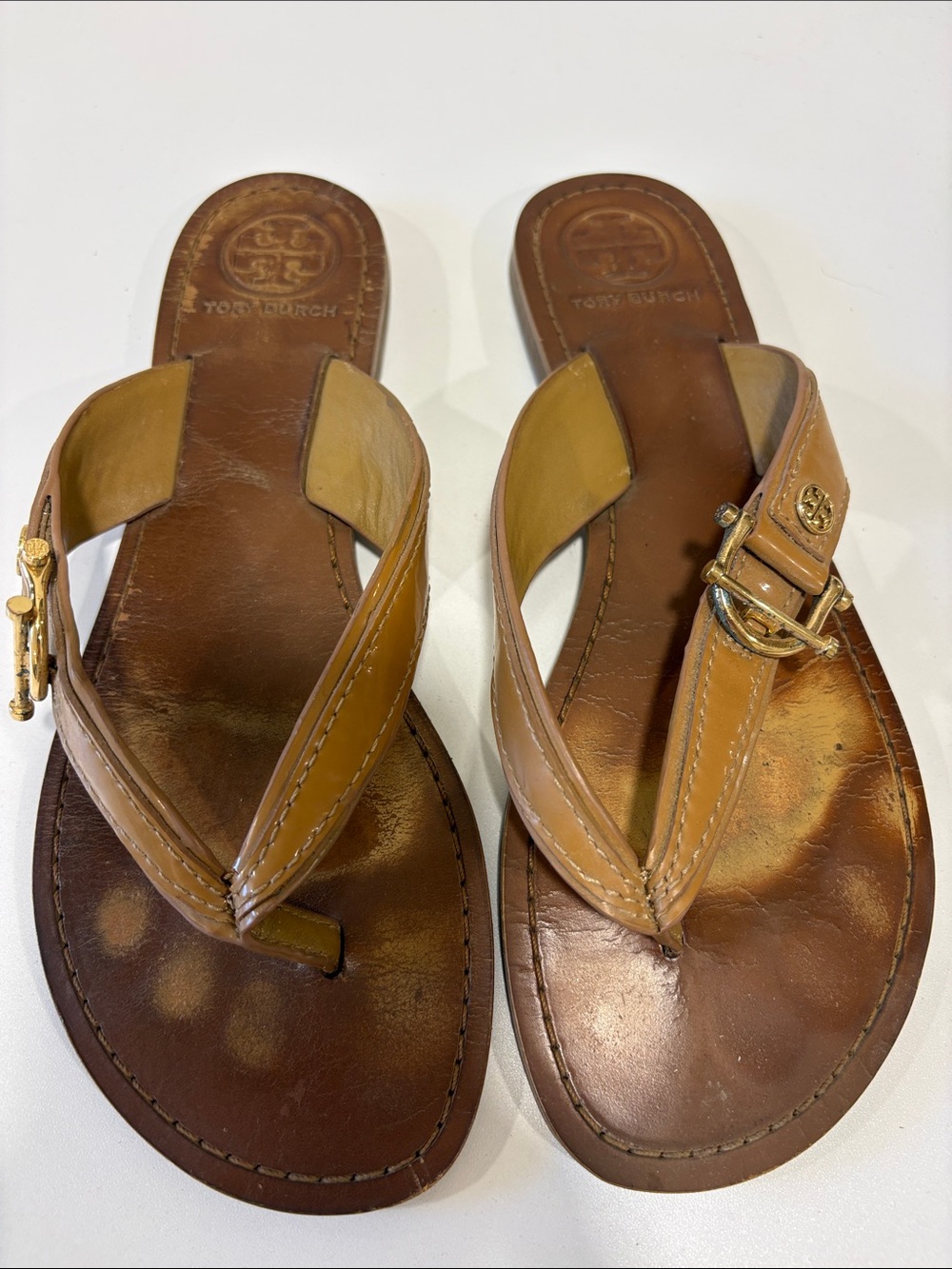 Tory Burch Cognac Tan Leather Thong Sandals with Gold Logo Buckle